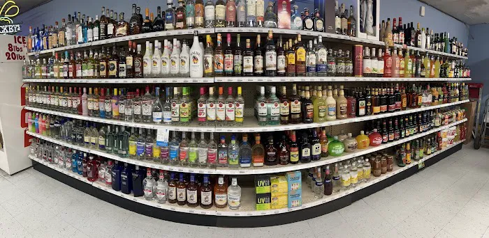 Vineyard Liquor & Tanning 4