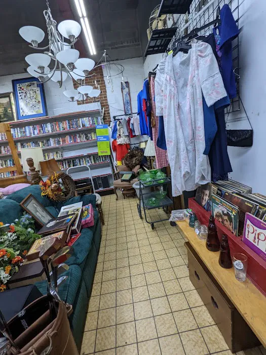 Red Racks Thrift Store 3