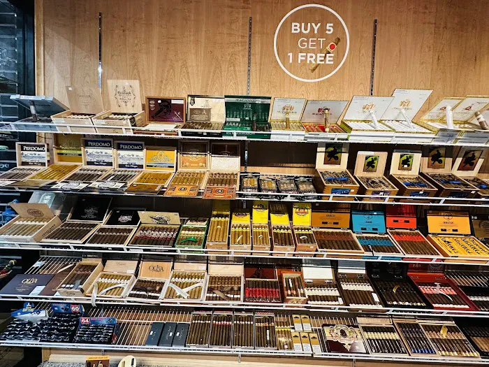 AR VAPE SMOKE BEER & CIGARS SHOP 4