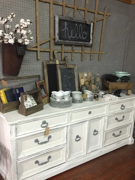 Farm Fresh Vintage Finds and Creamery 0