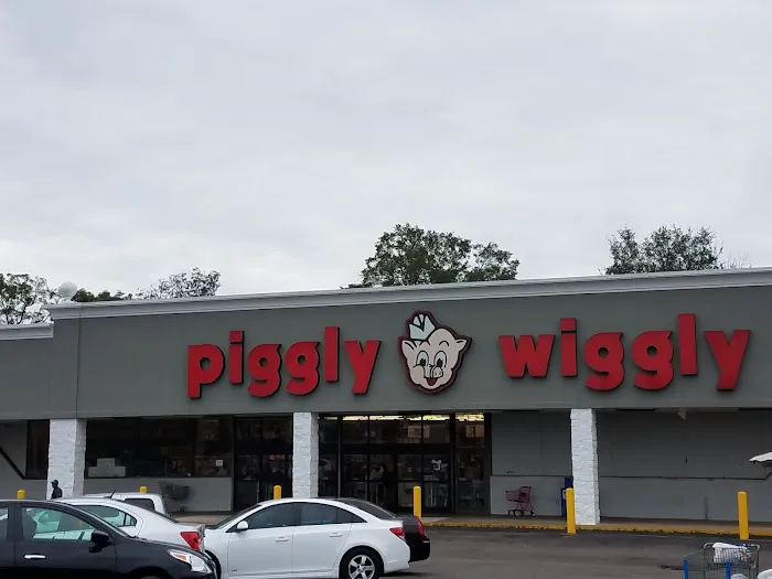 Meat City Supermarket (formerly Piggly Wiggly) 1