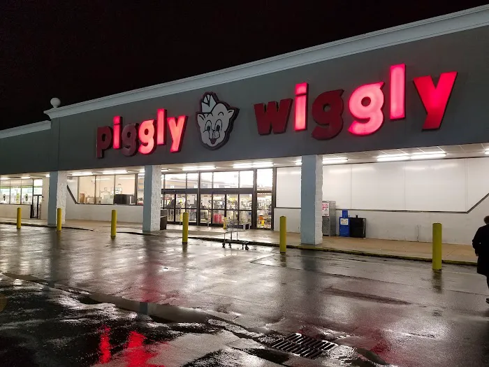 Meat City Supermarket (formerly Piggly Wiggly) 0