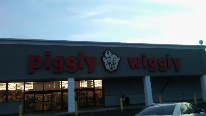 Meat City Supermarket (formerly Piggly Wiggly) 8