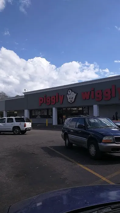 Meat City Supermarket (formerly Piggly Wiggly) 6