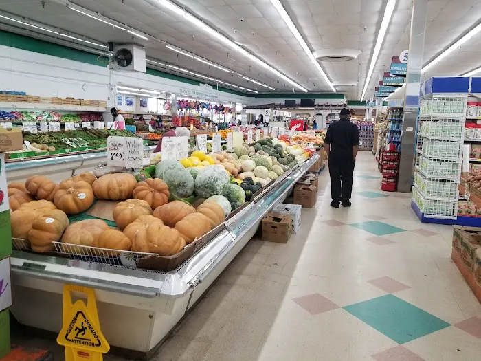 Capitol International Market 4