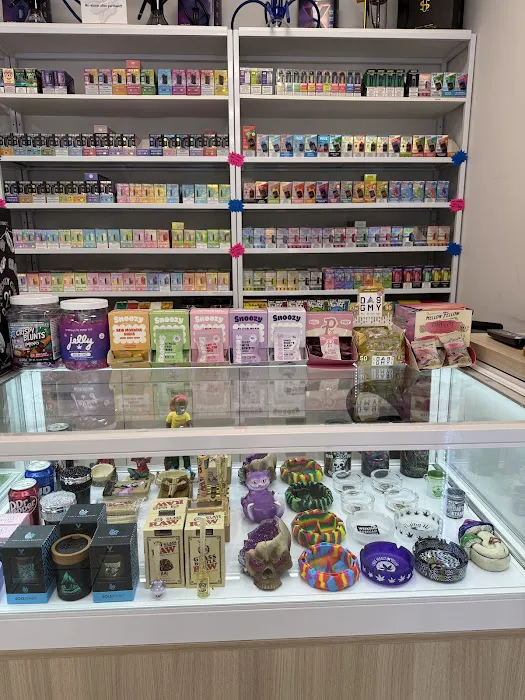 Highlife Smoke, Vape, THCA and CBD | Vape Store Near Me | Geek Bar | Kava | Ploox | Olit Hookahlit | Galaxy Gas 2