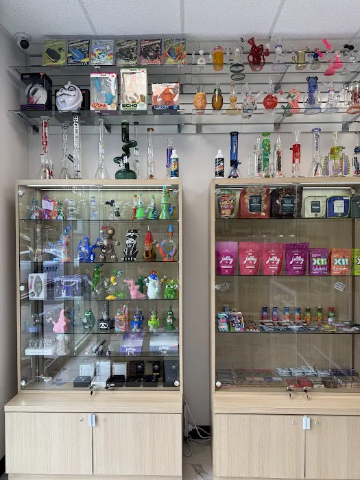Highlife Smoke, Vape, THCA and CBD | Vape Store Near Me | Geek Bar | Kava | Ploox | Olit Hookahlit | Galaxy Gas 8