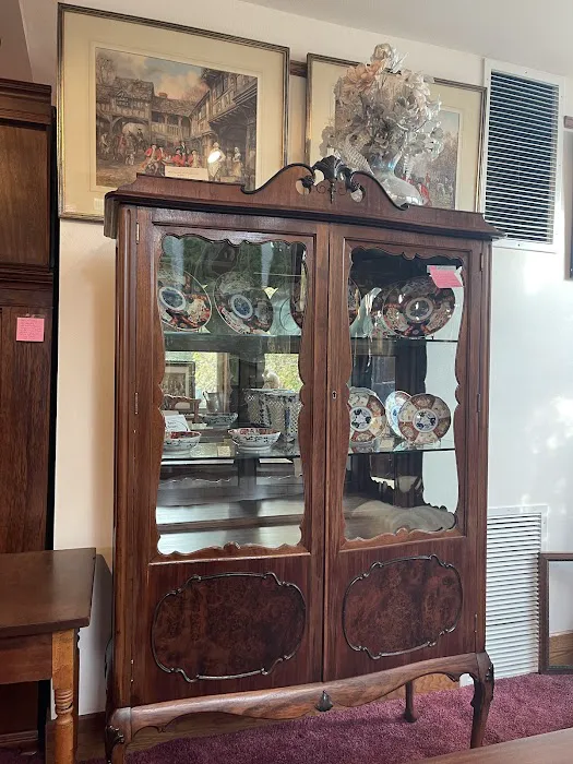 Janet's Antiques 4