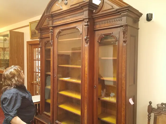 Janet's Antiques 6