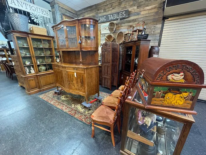 Braxton's Antique Mall 5
