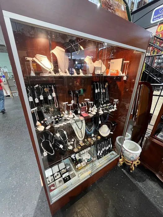 Braxton's Antique Mall 7