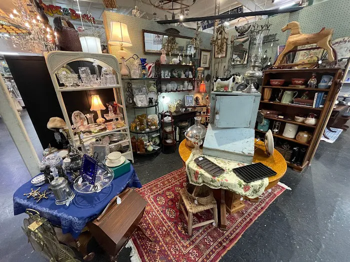 Braxton's Antique Mall 3