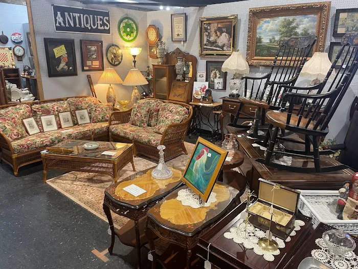 Braxton's Antique Mall 0