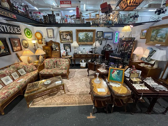 Braxton's Antique Mall 9