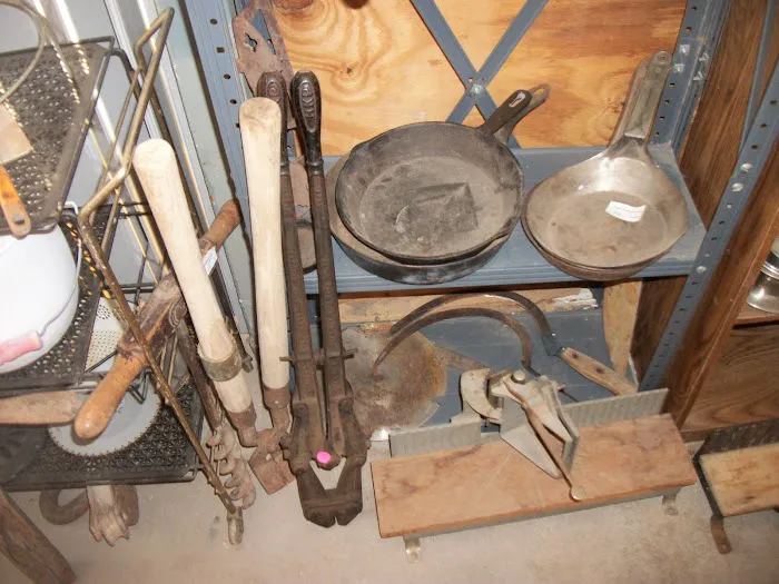 Hidden Treasures Antiques, Collectibles & Gifts 3