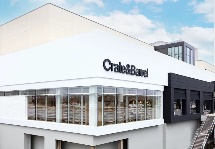Crate & Barrel 0