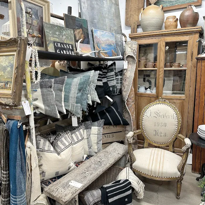 The Agoura Antique Mart 4