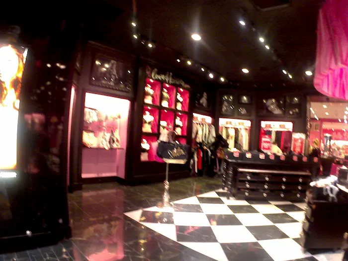 Victoria's Secret 0