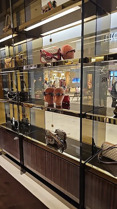 Gucci - Saks Beachwood - Handbags 4
