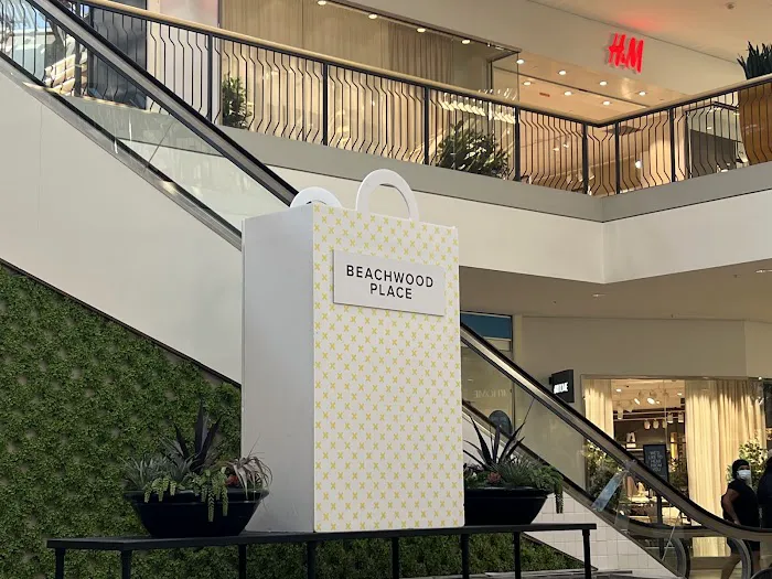 Louis Vuitton Cleveland Saks 7