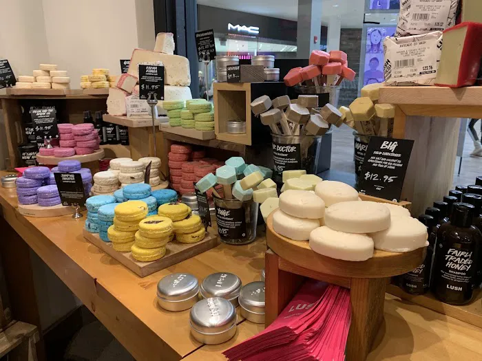 Lush Cosmetics Beachwood 0