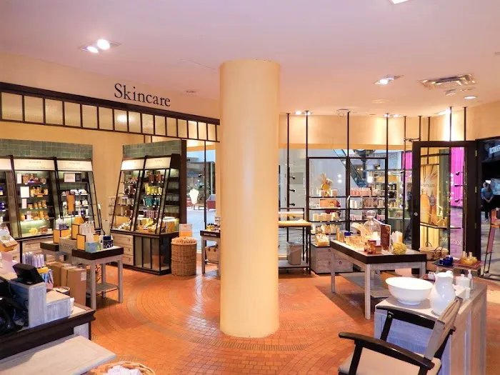 L'OCCITANE EN PROVENCE 1