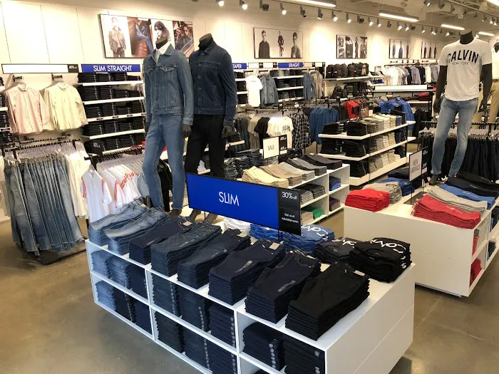 Calvin Klein 8