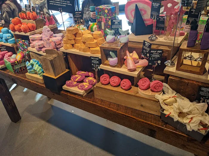 Lush Cosmetics Easton Town Center 5
