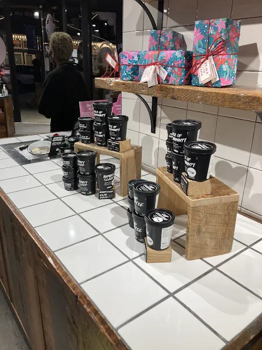 Lush Cosmetics Easton Town Center 4