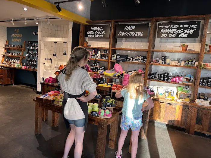 Lush Cosmetics Easton Town Center 3