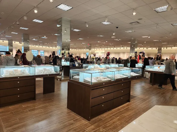 Von Maur 2