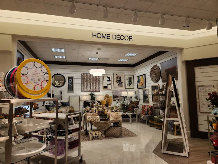 Von Maur 7
