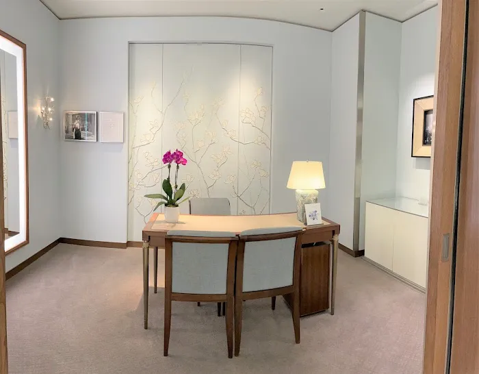 Tiffany & Co. 0