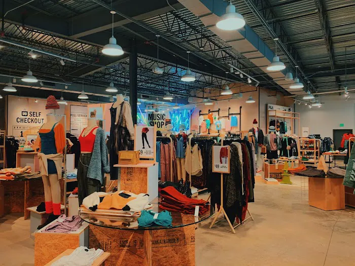 Urban Outfitters 0