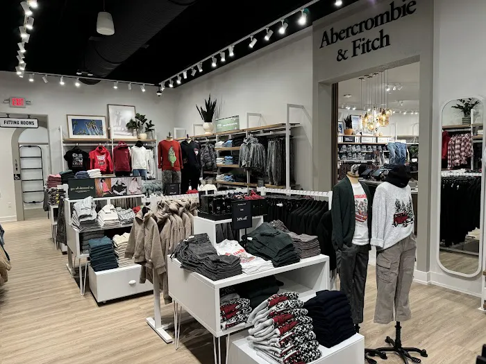 Abercrombie & Fitch 3