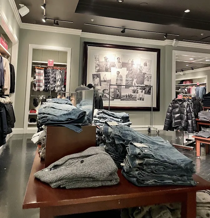 Abercrombie & Fitch 8
