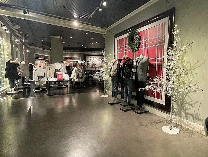 Abercrombie & Fitch 6