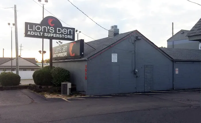 Lion's Den 0