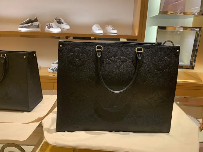 Louis Vuitton Columbus Easton Town Center 6