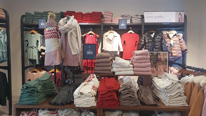Abercrombie & Fitch 8