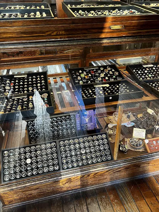 The Gilded Girl Beauty Emporium 2