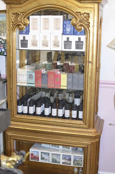 The Gilded Girl Beauty Emporium 12