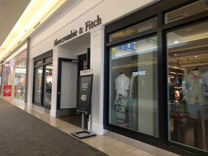 Abercrombie & Fitch 3