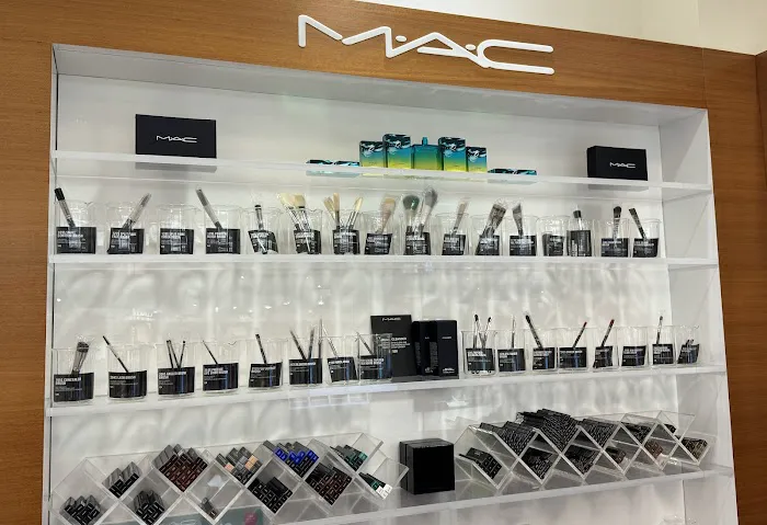 MAC Cosmetics 0