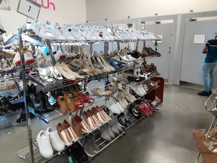 Discount Fashion Warehouse Gahanna 1