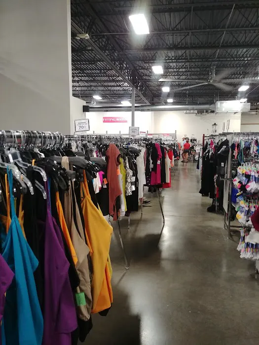 Discount Fashion Warehouse Gahanna 4