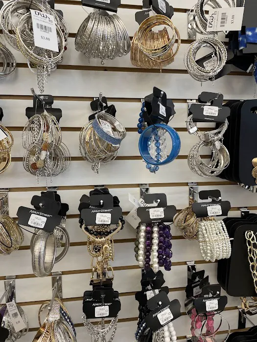 Discount Fashion Warehouse Elyria 1