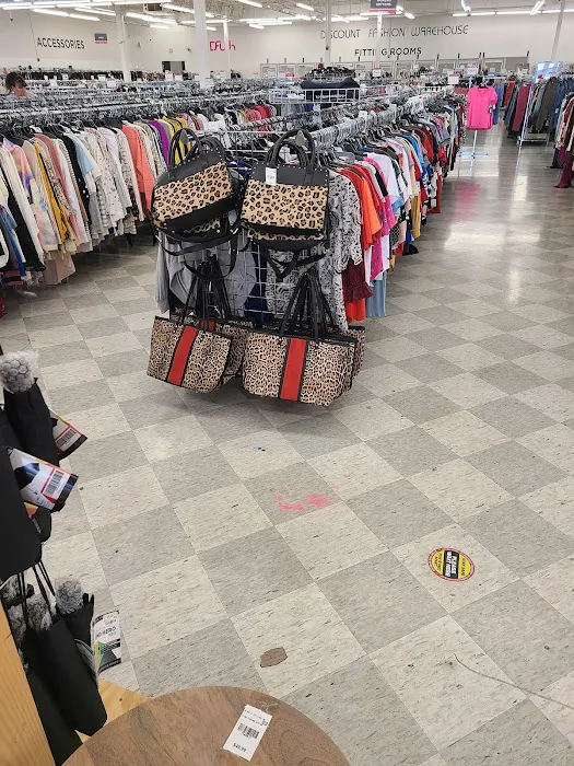 Discount Fashion Warehouse Elyria 7
