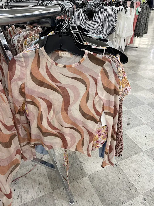 Discount Fashion Warehouse Elyria 8
