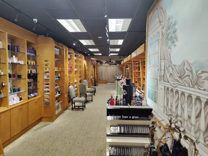 Beverly Hills Perfumery 8